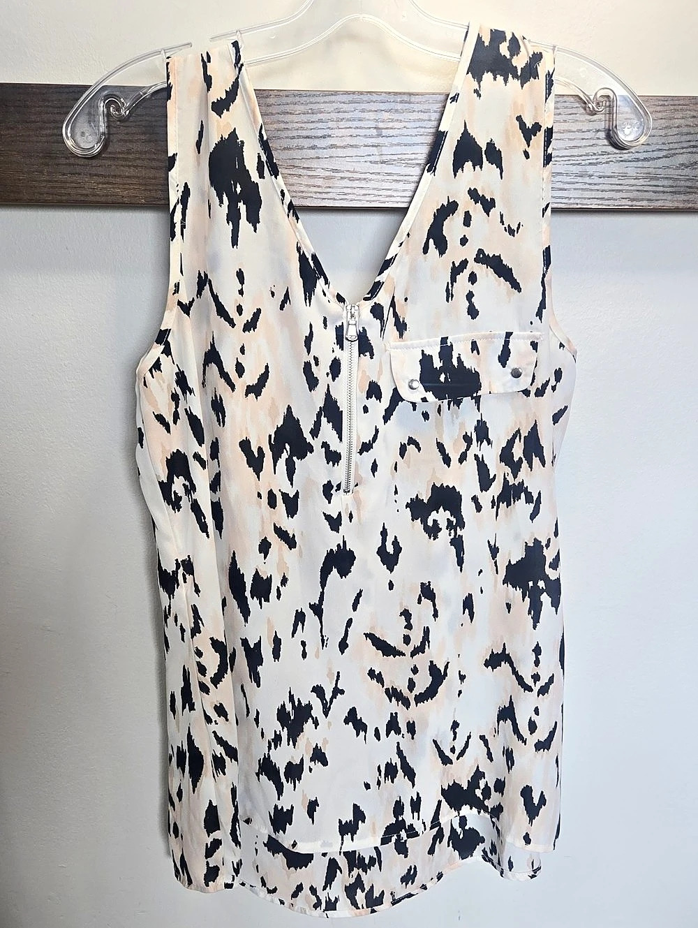 LILY MORGAN Animal Print Sleeveless Blouse in White & Black Size Large